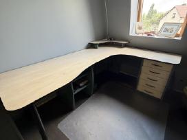 Jaunuolio kambario baldai
