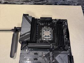 Gigabyte B650 Eagle Ax + WiFi antena