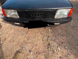Audi 100 dalimis