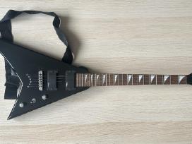 Jackson Flying V su priedais
