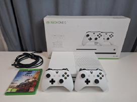 Xbox One S, 1 TB, 2 pulteliai, 2 žaidimai.