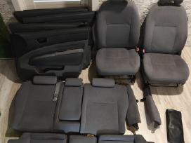 Prius 2 salonas