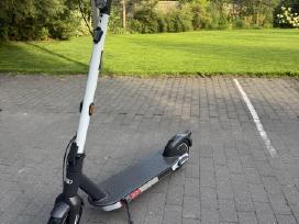 Elektrinis paspirtukas Audi + Uvex šalmas dovanų