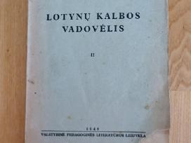 Parduodami seni lotynų kalbos vadovėliai