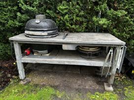 Kamado Bono Media su stalu