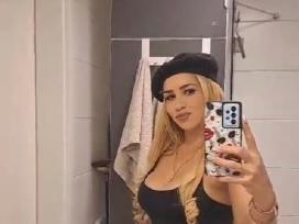 Latina, divertida y complaciente