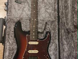 Fender Stratocaster Corona gitara