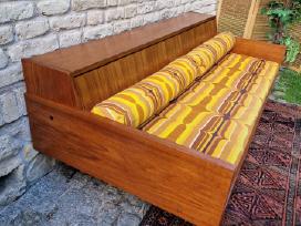 Vintažinė mid century tikmedžio sofa/lova