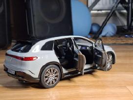 1:18 Mercedes Eqs Suv