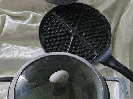 Puodai juodos dangos