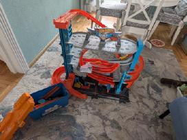 Hot Wheels garažas. Veikiantis