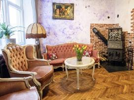 Vintažinis rokoko stiliaus minkštų baldų komplekta