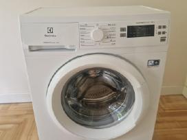 Siaura skalbimo mašina Electrolux