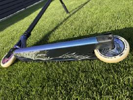 Triukinis paspirtukas ,Blunt Kos S6"