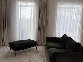 Dvivietė sofa ir pufas