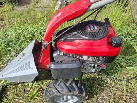 Motoblokas aukštai žoliai pjauti