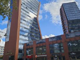 Butas centre su priskirta saulės elektrine