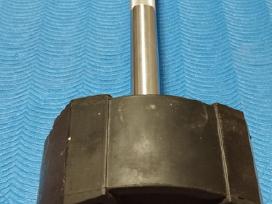 „mighty“ 35 kg bicepso štanga.