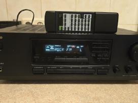 Onkyo Tx-8211 resyveris su distanciniu pultu.