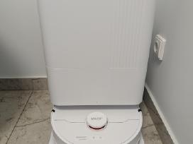 Išslenkančia šluoste plaunantis robotas siurblys