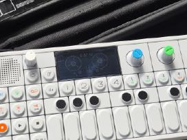 Teenage Engineering Op1 Rev. 2 + originalus dėkla