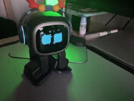 Išmanus robotas Emo