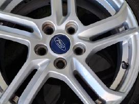 Ford Focus R16 original, su padangom