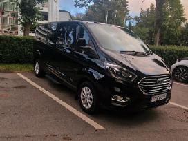 Automobilio nuoma su vairuotoju