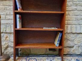 Vintažinė mid century deginto ąžuolo knygų lentyna
