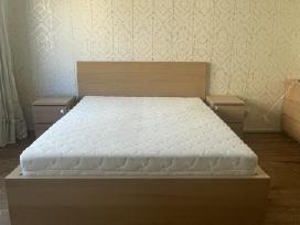 Dvigulė lova + 2 spintelės + 2 komodos + lentyna