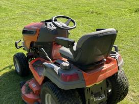 Husqvarna traktoriukas zoliapjove