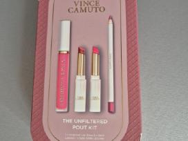 Vince Camuto lūpų makiažo rinkinys
