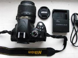 Nikon D5100 su objektyvu Nikon Af-s 18-55mm Vr