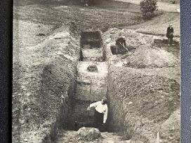 Velykuškių piliakalnio kasinėjimai. 1933 m.