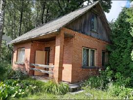 Namas po ąžuolais