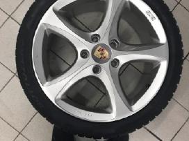 Porsche 911 ratai su Pirelli Ms padangomis.