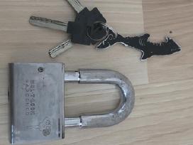 Mul-t-lock pakabinama spyna su 3 raktais
