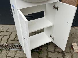 Vonios spintelė su kriaukle