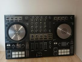 Traktor kontrol s4 Dj pultas