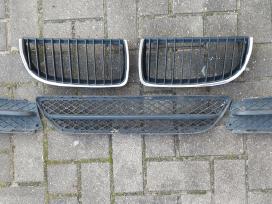Bmw e90 pre facelift priekinio bamperio grotelės