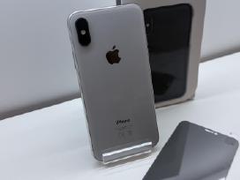 iPhone XS - 93% baterija