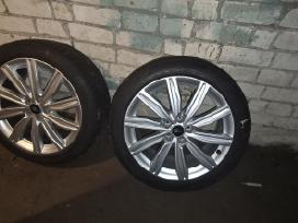 245/45 R19