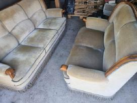 Dovanojam trijų ir dviejų sėdimų vietų sofas.