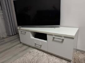 TV komida ir rašomas stalad