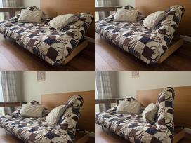 Parduodama sofa transformeris su pagalvėmis.
