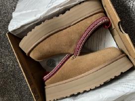 Skelbimo 'Ugg batai' paveikslėlis