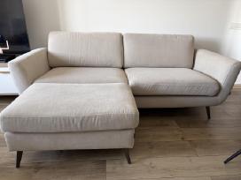 Moderni 3 vietų sofa su dideliu pufu