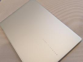 Asus Vivobook S15 Oled su Amd Ryzen Ai 9 365