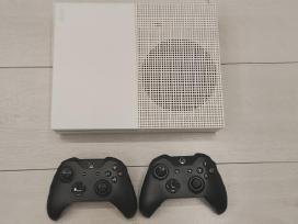 Xbox One S 500gb + 2 pulteliai + Gta 5 + laidai