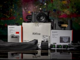 Sony Rx1r III su originaliais priedais